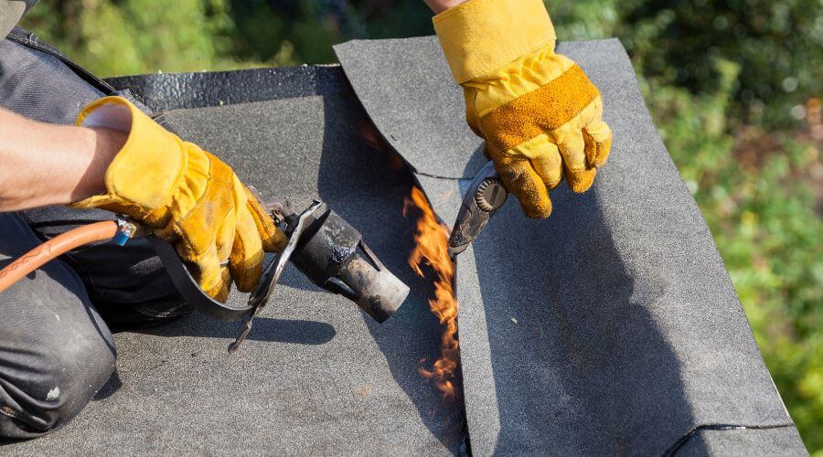 Professional gutter cleaning in Farmington, MI